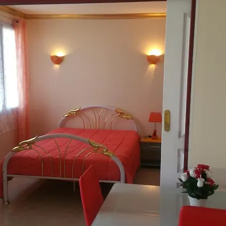 L'escale A 50 M De La Gare Apartment *